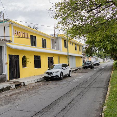 Oyo Hotel Marias,Aeropuerto Internacional De Chetumal Buitenkant foto